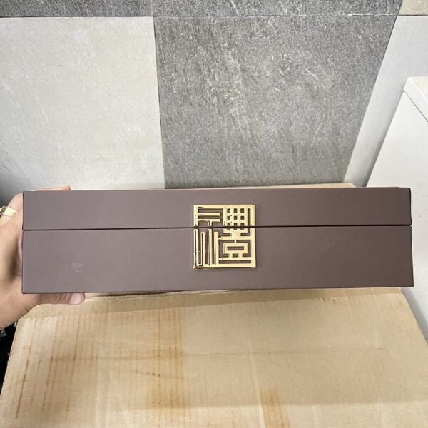 Mặt trước hộp đông trùng Tây Tạng
